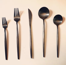 Load image into Gallery viewer, Mia Flat ware